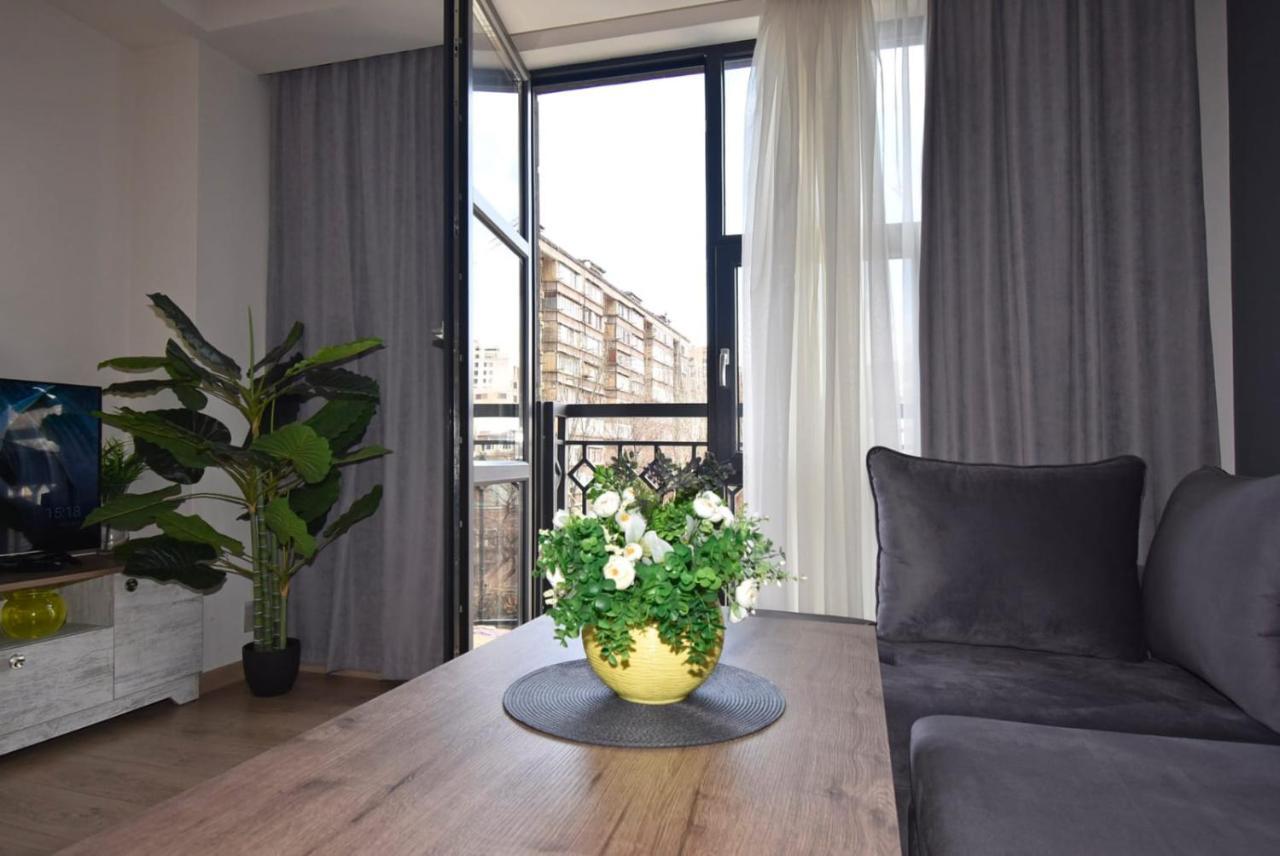 Home4You City Center Apartments Erevan Esterno foto