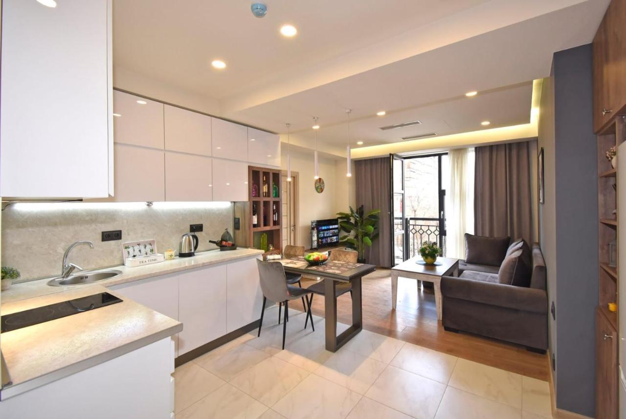 Home4You City Center Apartments Erevan Esterno foto