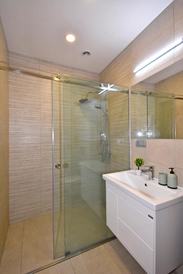 Home4You City Center Apartments Erevan Esterno foto