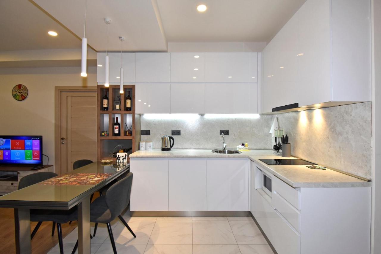 Home4You City Center Apartments Erevan Esterno foto